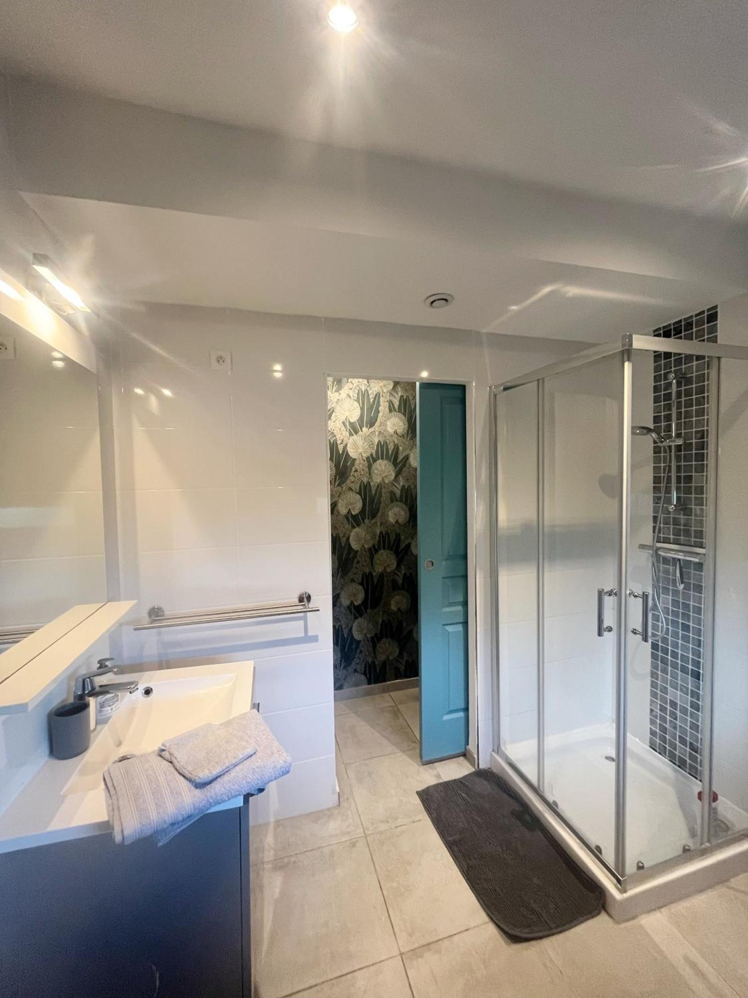 A Deux Pas Des Peniches Apartment กาสเตลซาร์ราแซ็ง ภายนอก รูปภาพ