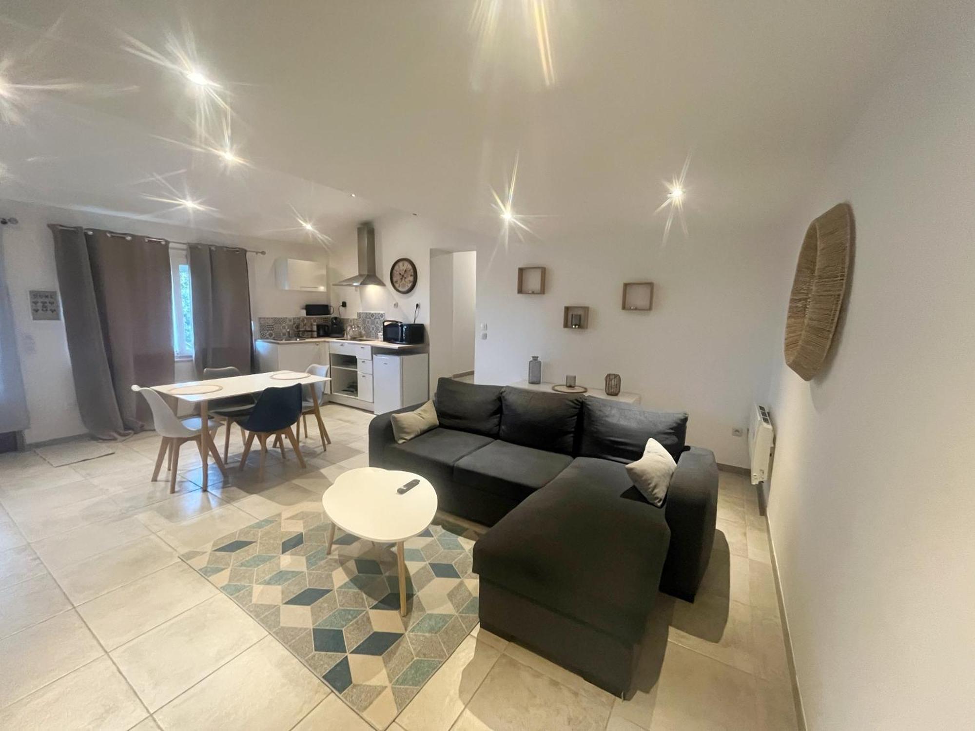 A Deux Pas Des Peniches Apartment กาสเตลซาร์ราแซ็ง ภายนอก รูปภาพ